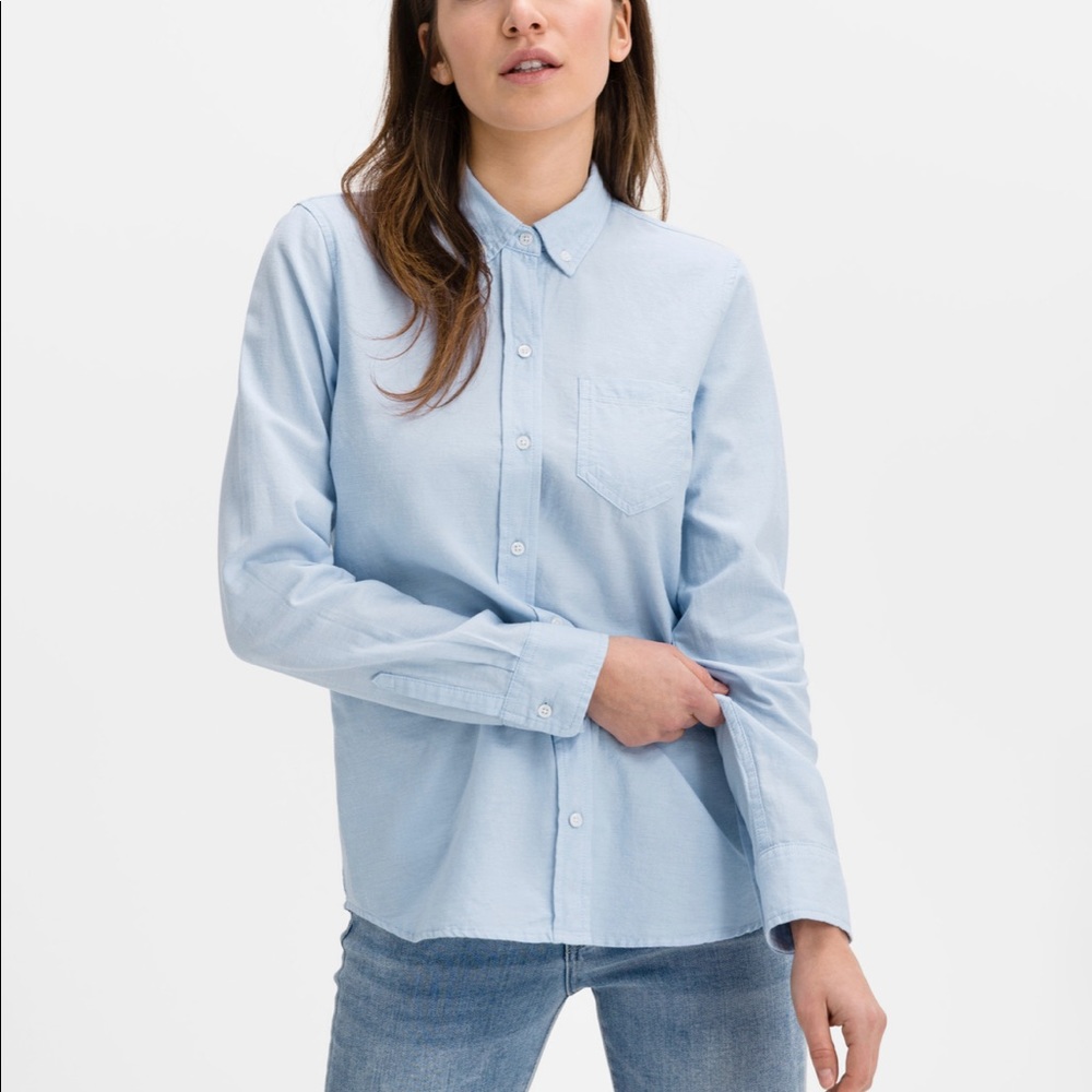 Gap light blue woman’s dress shirt